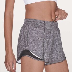 Lululemon Hotty Hot Short II Reg 2.5” 6  Heather Lux Multi Black heathered grey